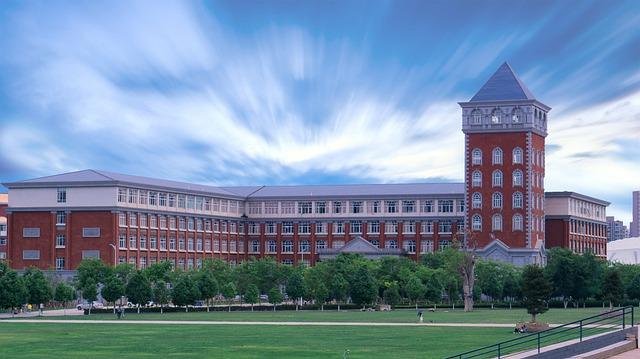 Exploring Toronto’s Academic Wonders: Top Educational Travel Tips & Fascinating Campus Facts